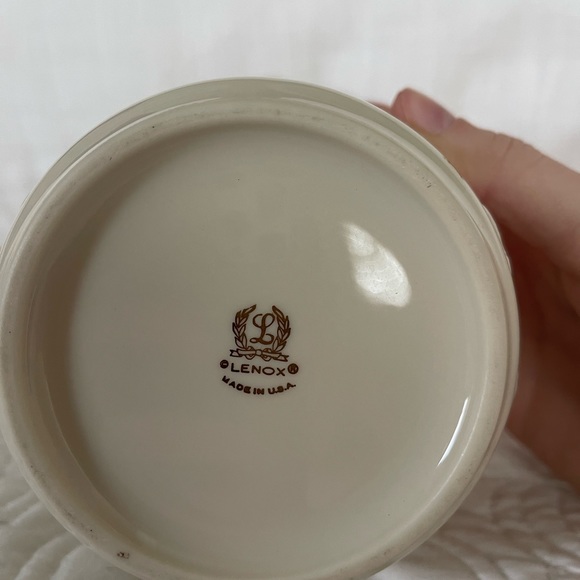 Lenox “Masterpiece collection “ medium cache pot - Picture 2 of 2